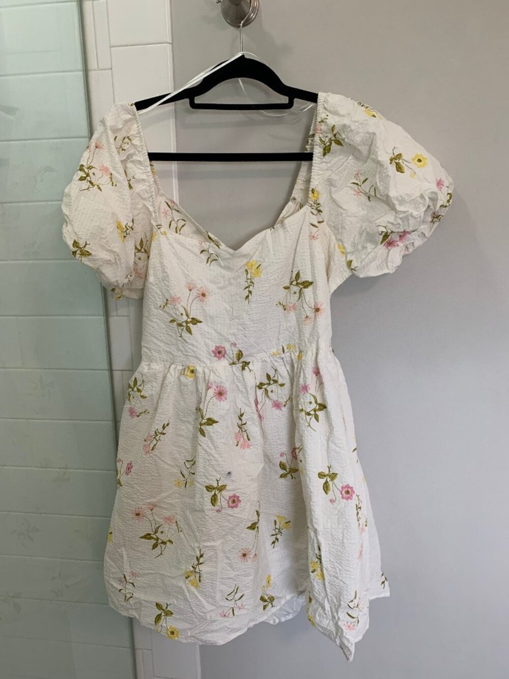 Francesca’s Dress Floral With Ruched Puff Sleeve(tie back)